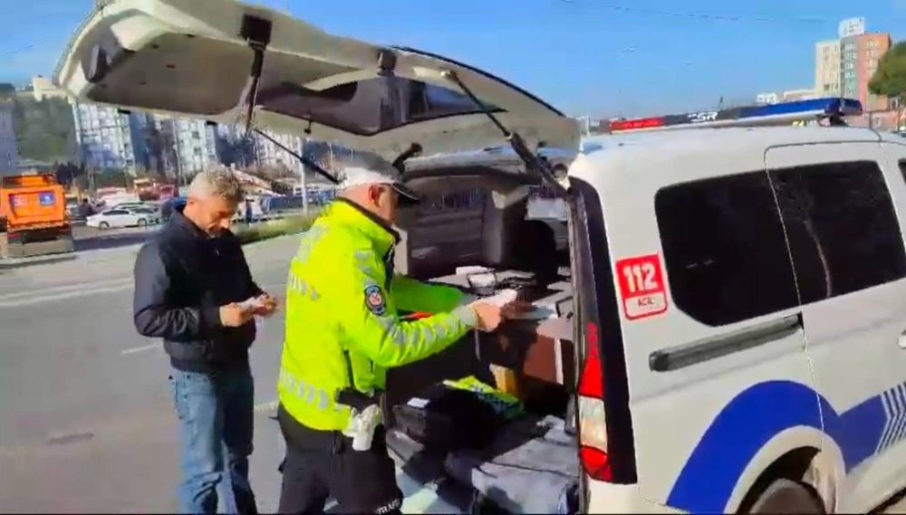 Kağıthane’de yola çamur dökerek trafiği felç eden sürücü yakalandı