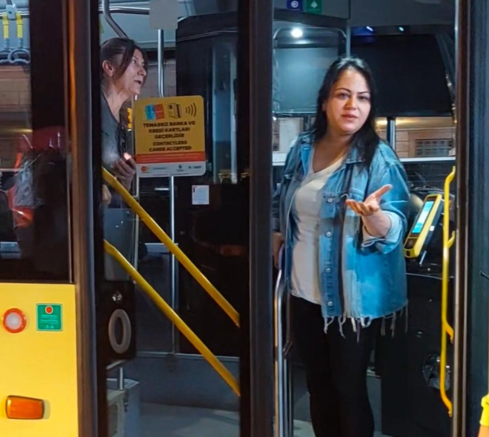 Beşiktaş'ta İETT şoförü aracı yol ortasında bıraktı: Polis ikna etti