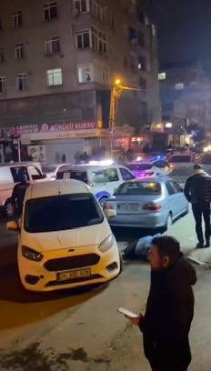 Esenler’de polise saldırı 2 kişi gözaltına alındı