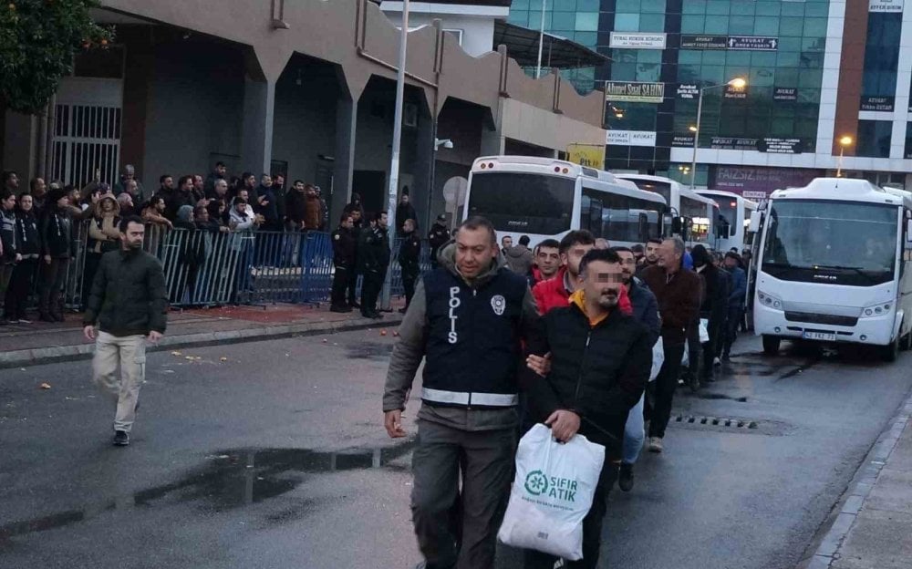 Mersin’deki rüşvet operasyonu zanlıları adliyeye sevk edildi