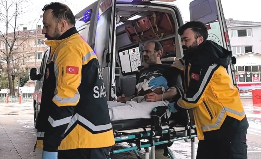 Öfkeli evlat babasını defalarca bıçakladı: 112'yi arayıp ambulans çağırdı