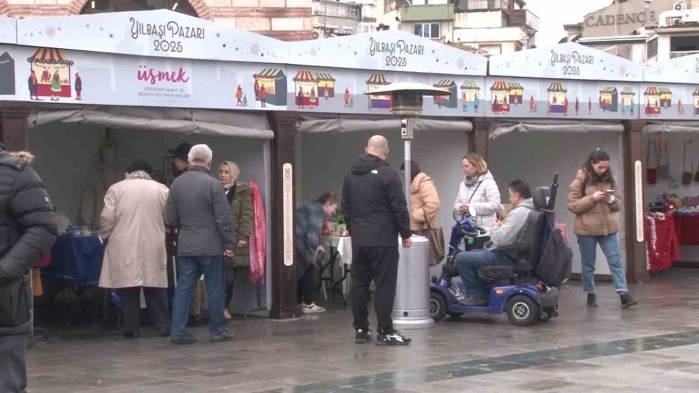 Üsküdar’da kadın el emeği ürünler yılbaşı pazarında satışa çıktı