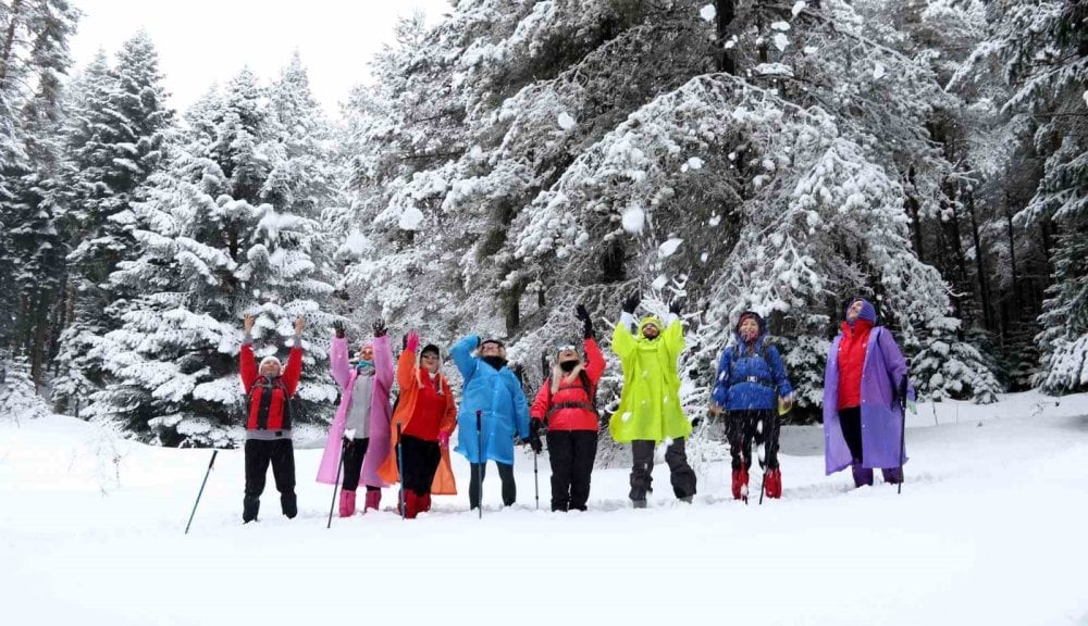 Bolu'da karlı havaya rağmen 15 kilometre yürüdüler