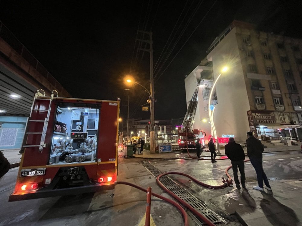 Kocaeli'de iş hanının 6’ıncı katında çıkan yangın söndürüldü