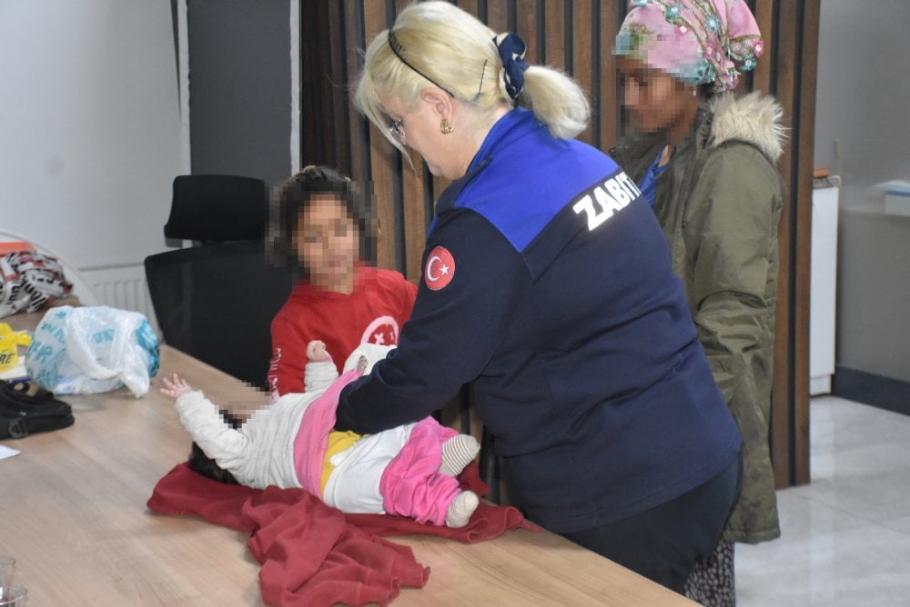 Niğde'de 'dilenci' operasyonu! Paralar bebeğin bezinden çıktı