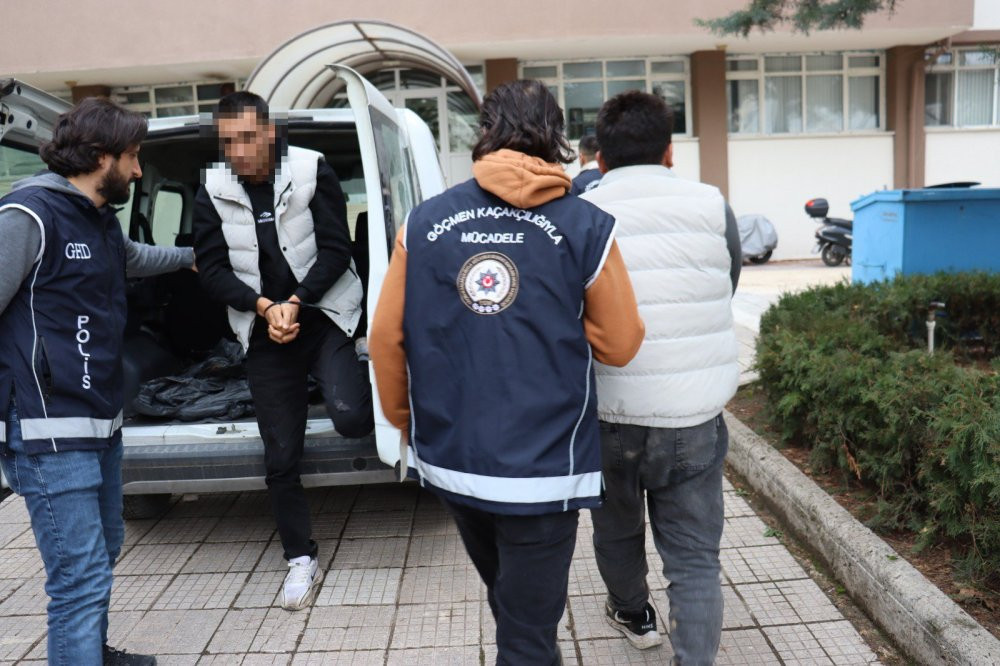 Yol kontrolünde 4 kaçak göçmen yakalandı