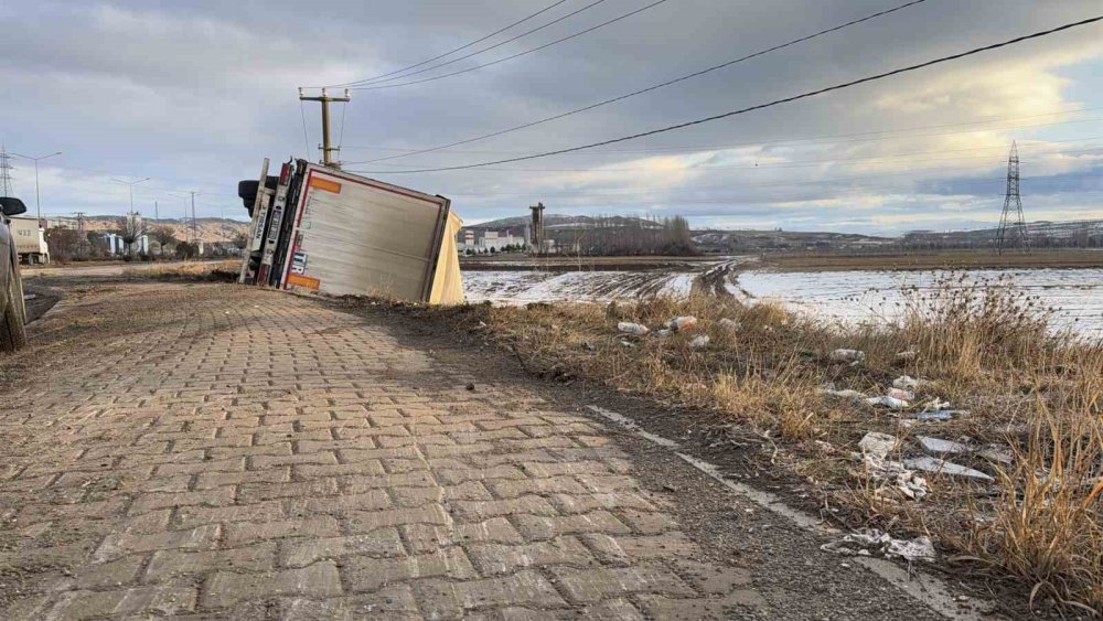 900 kilometre yol kat etti: 3 kilometre kala devrildi