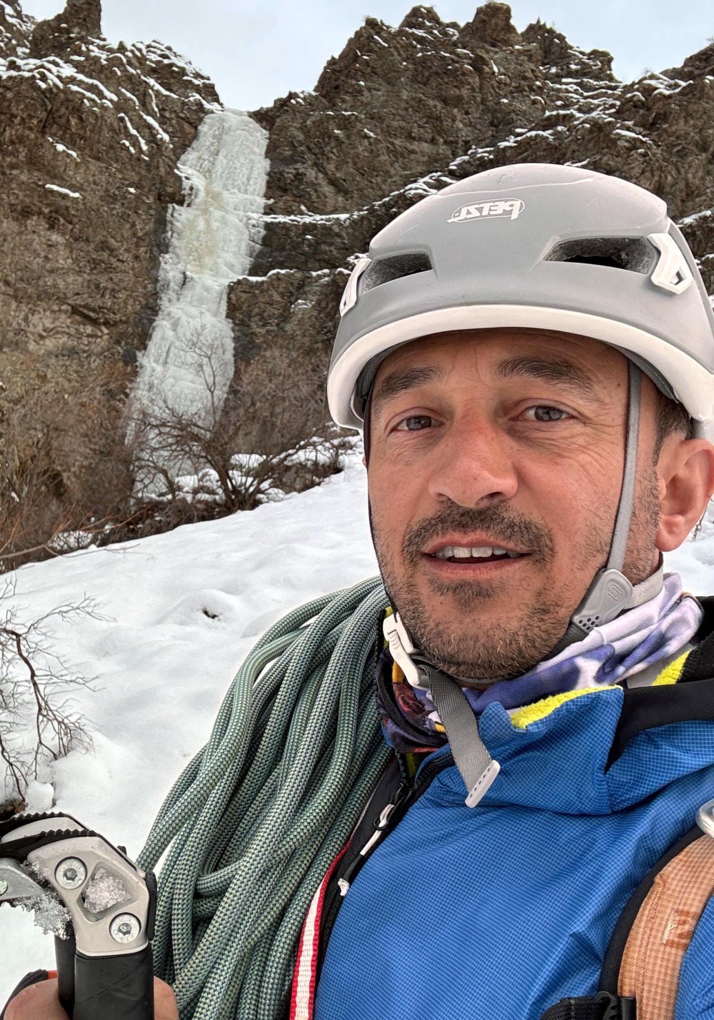 Erzurum'da dağcılar buz tutan şelalelere tırmandı