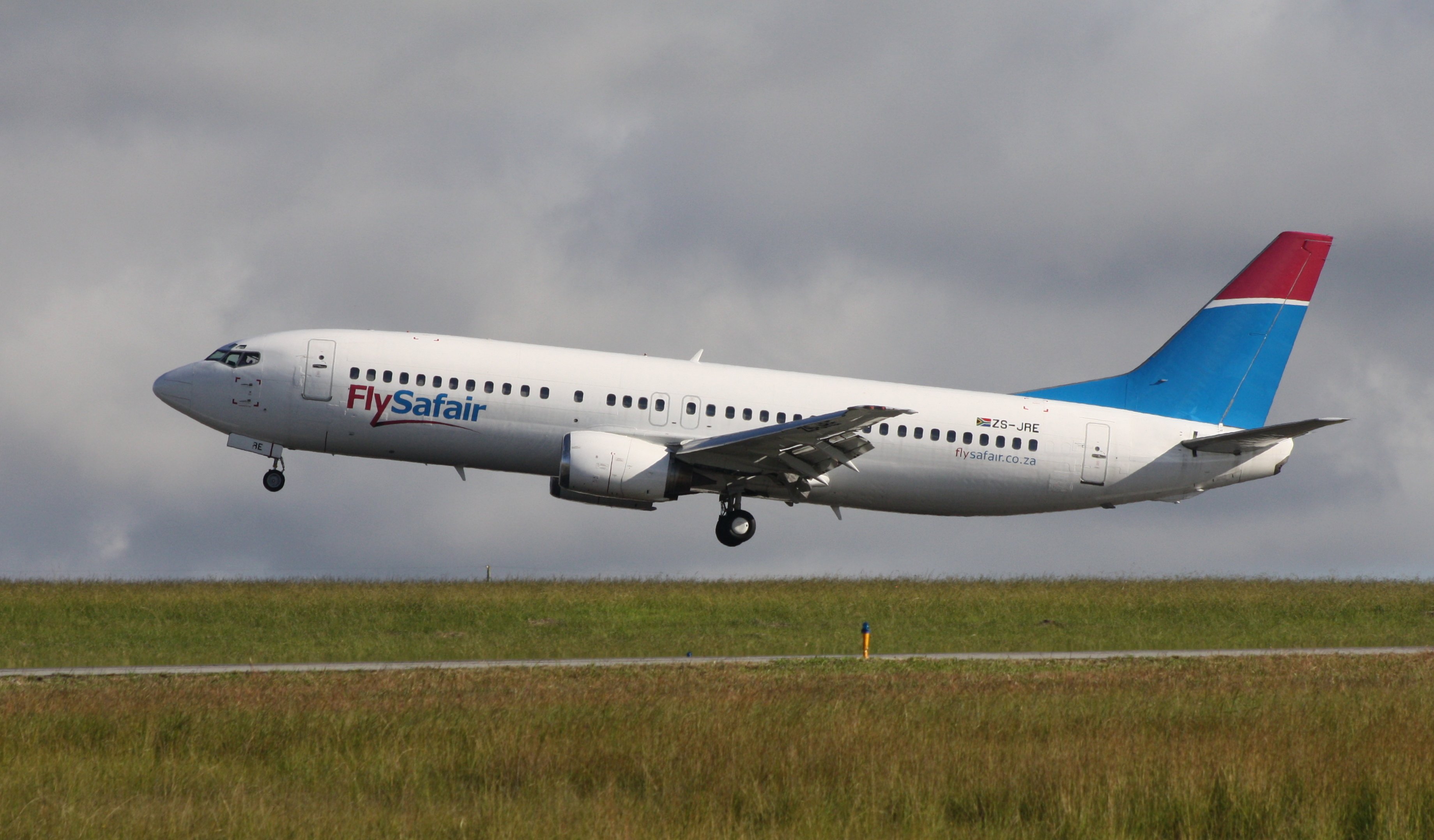 flysafair-b737-4y0-zs-jre-flying-for-mango-13196984215.jpg