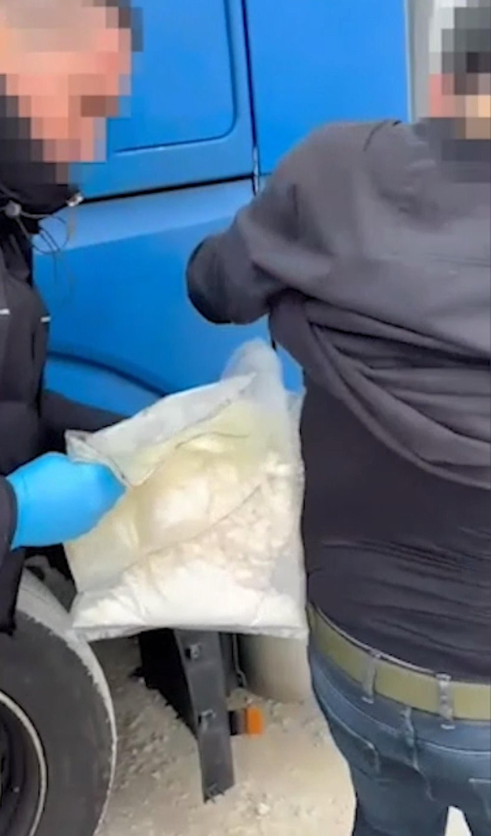 İlginç yöntemiyle sınırları zorladı: Gümrük polisine takıldı