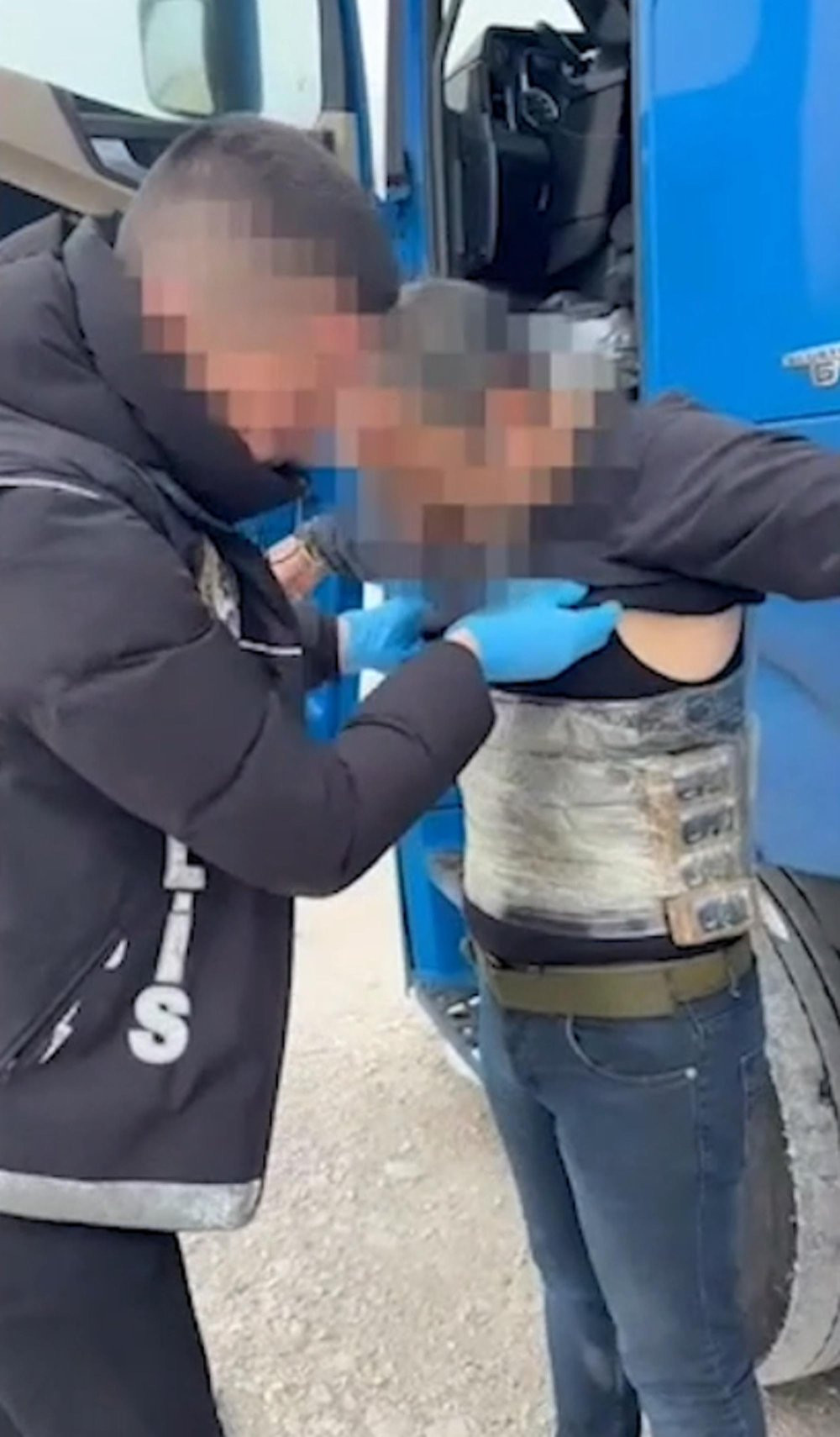 İlginç yöntemiyle sınırları zorladı: Gümrük polisine takıldı