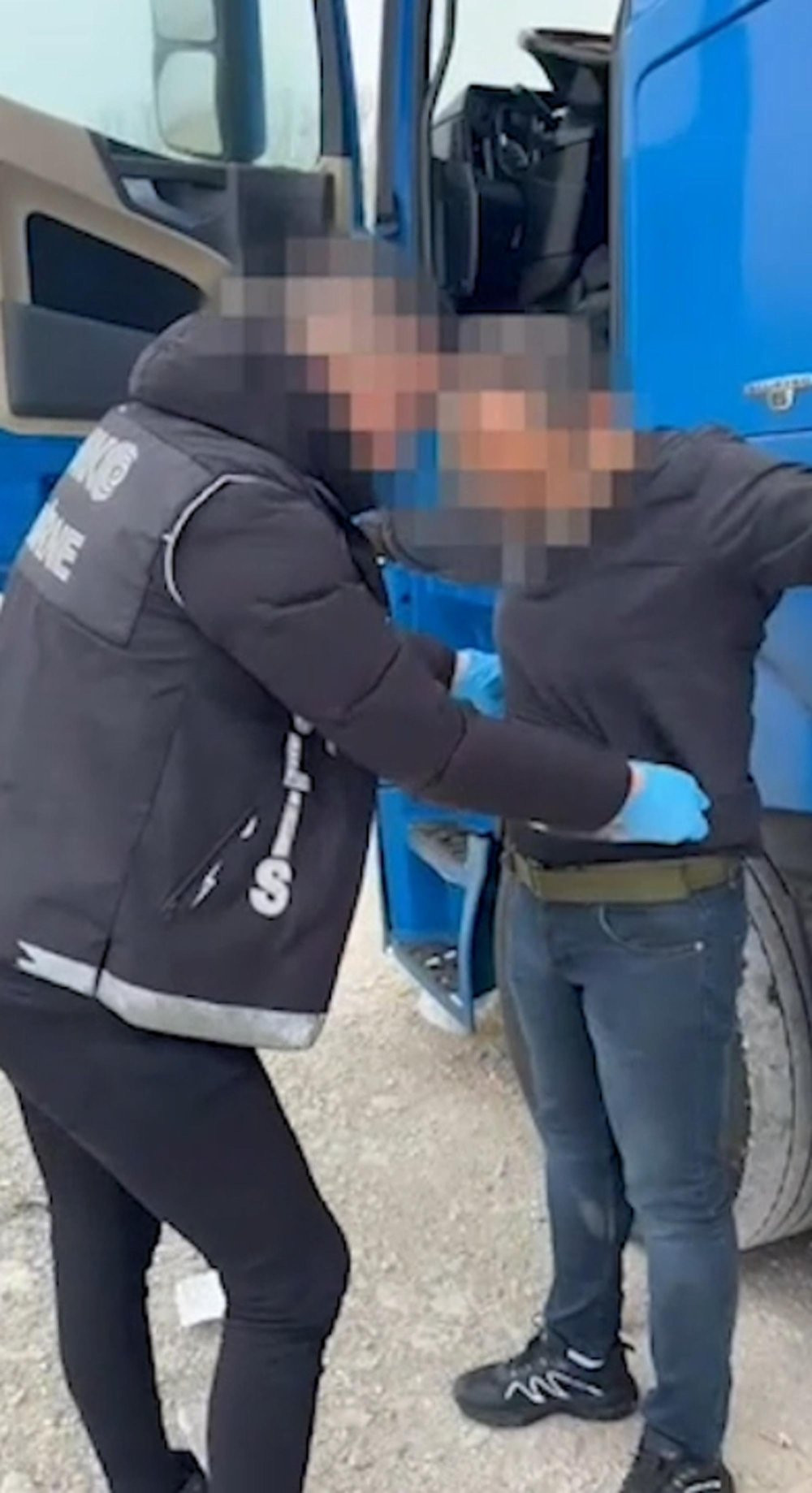 İlginç yöntemiyle sınırları zorladı: Gümrük polisine takıldı