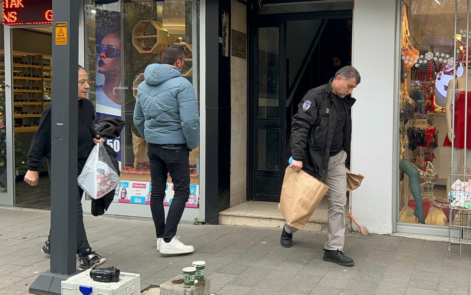 kocaelide-genc-kadinin-sir-olumu-kalbinden-tek-kursunla-vurulmus-halde-bulundu-intihar-mi-cinayet-mi-yenicag-2.jpg