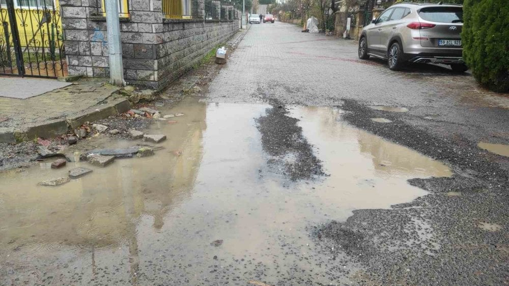 Tekirdağ’da sağanak yağış hayatı felç etti