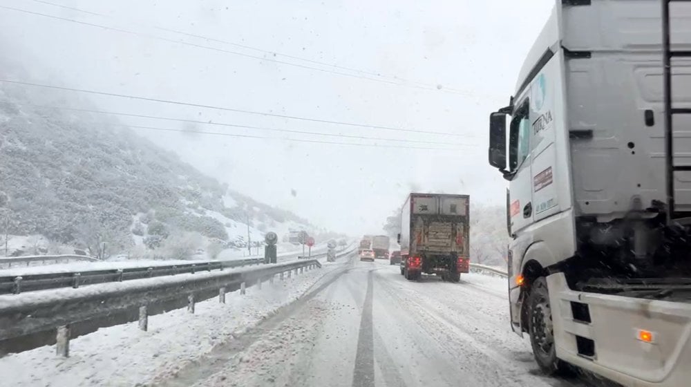 Burdur'da kar yağışı ulaşımı aksattı: Yollar kapanma noktasına geldi