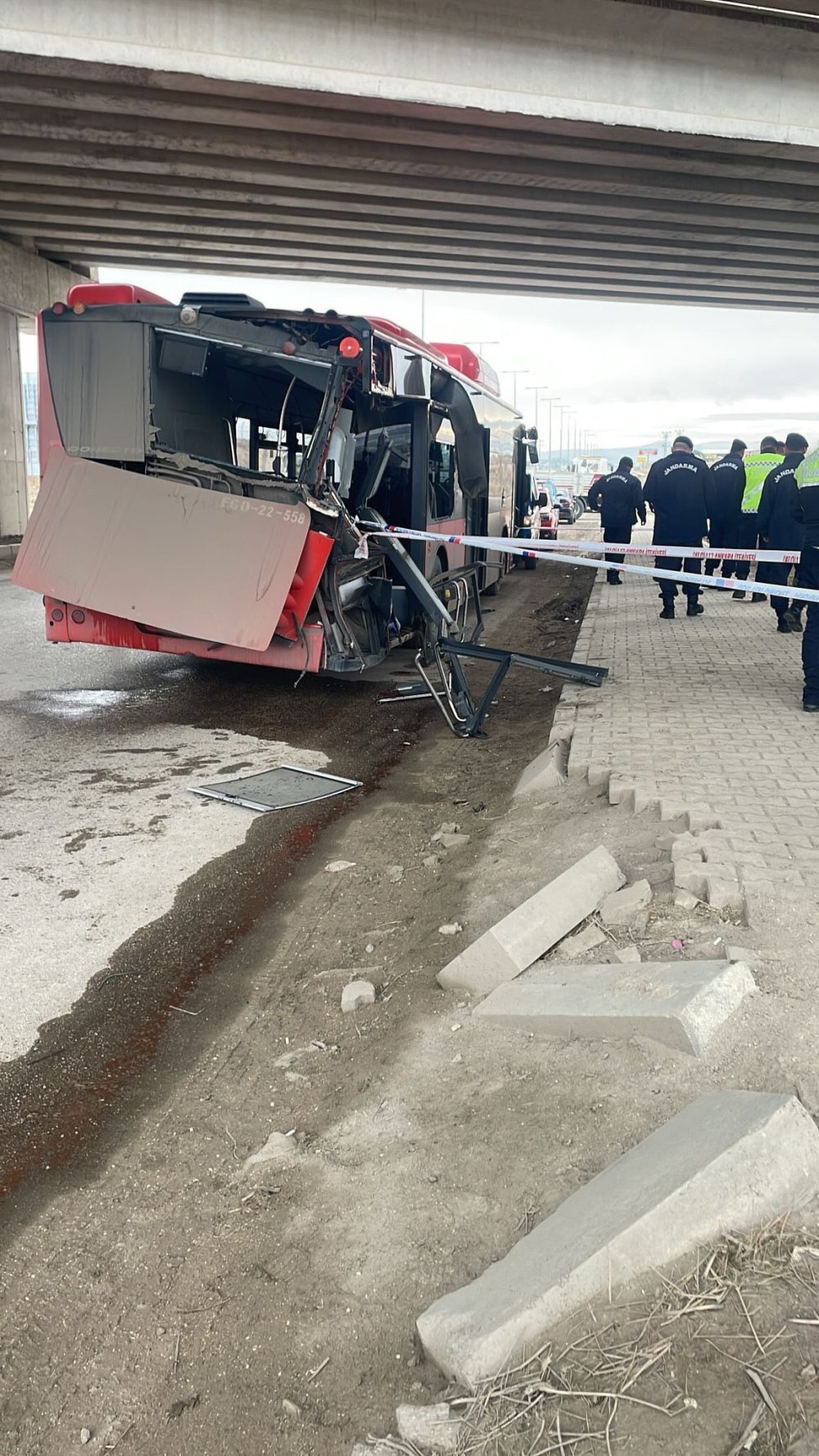 Belediye otobüsü TIR ile çarpıştı: 1 ölü 1 yaralı