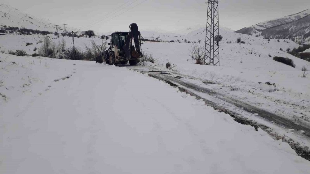 Tunceli’de kapanan köy yolları ulaşıma açıldı