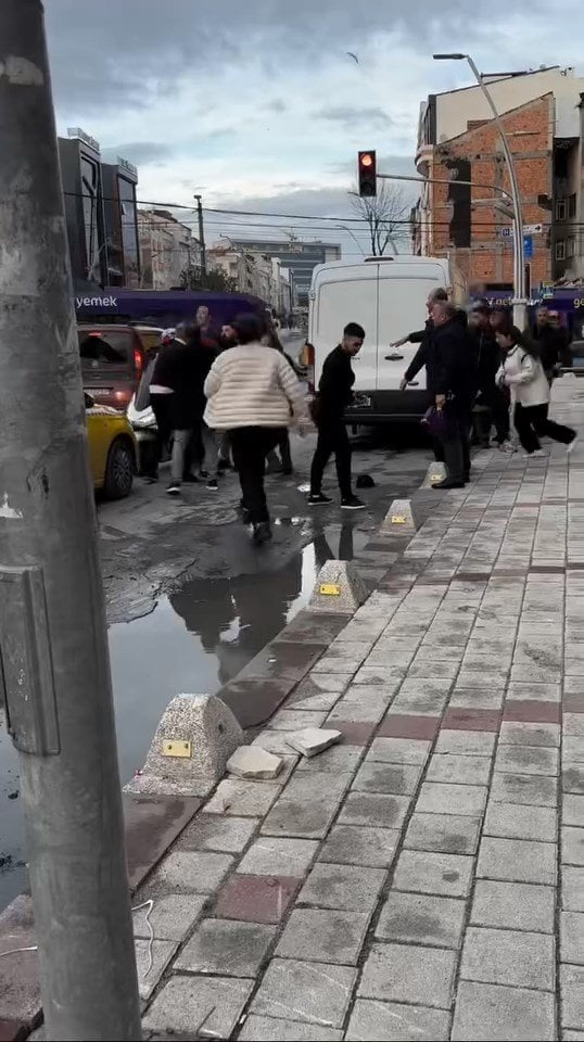 Gaspçıyı vatandaşlar yakaladı: Önce dövdüler sonra polise teslim ettiler