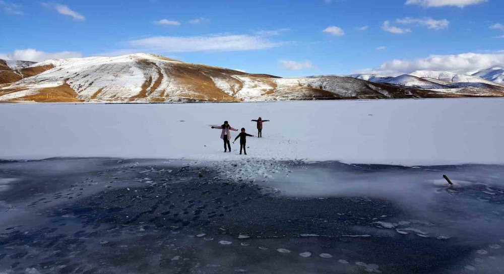 Göletlerin donmasıyla kartpostallık görüntüler oluştu