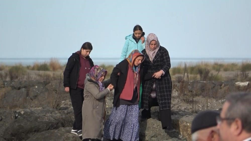 Kayıp balıkçılardan acı haber: Cansız bedeni sahile vurdu