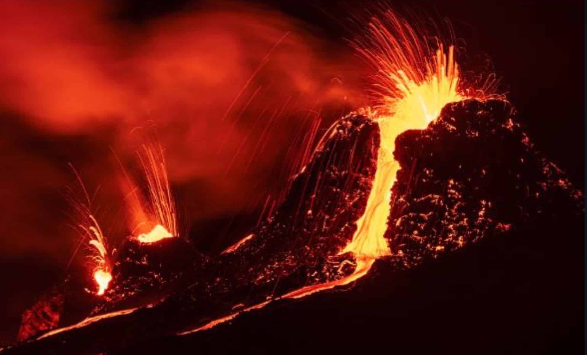 scientists-warn-of-massive-volcanic-eruption-that-could-wipe-out-entire-cities.jpg