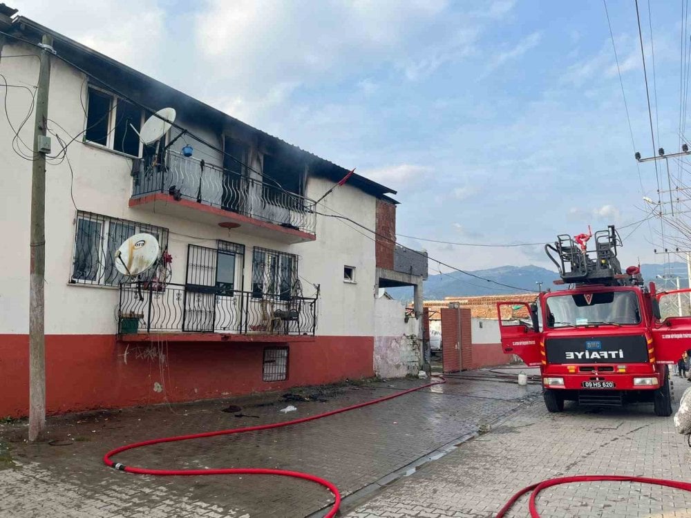 Şehit ailesinin evi alevlere teslim oldu