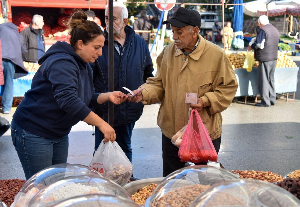 Evde yılbaşı sofrasının maliyeti dudak uçuklattı!