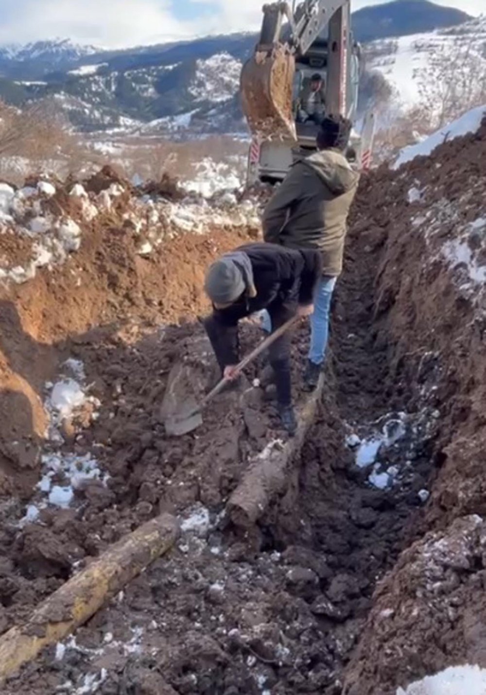 Heyelan: Posof ilçesini doğal gazsız bıraktı