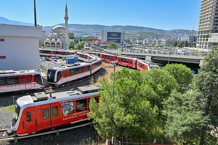 izmirde-yilbasi-gecesi-ulasimda-ek-seferler-30-dakikada-bir-yapilacak-yenicag-3.jpg