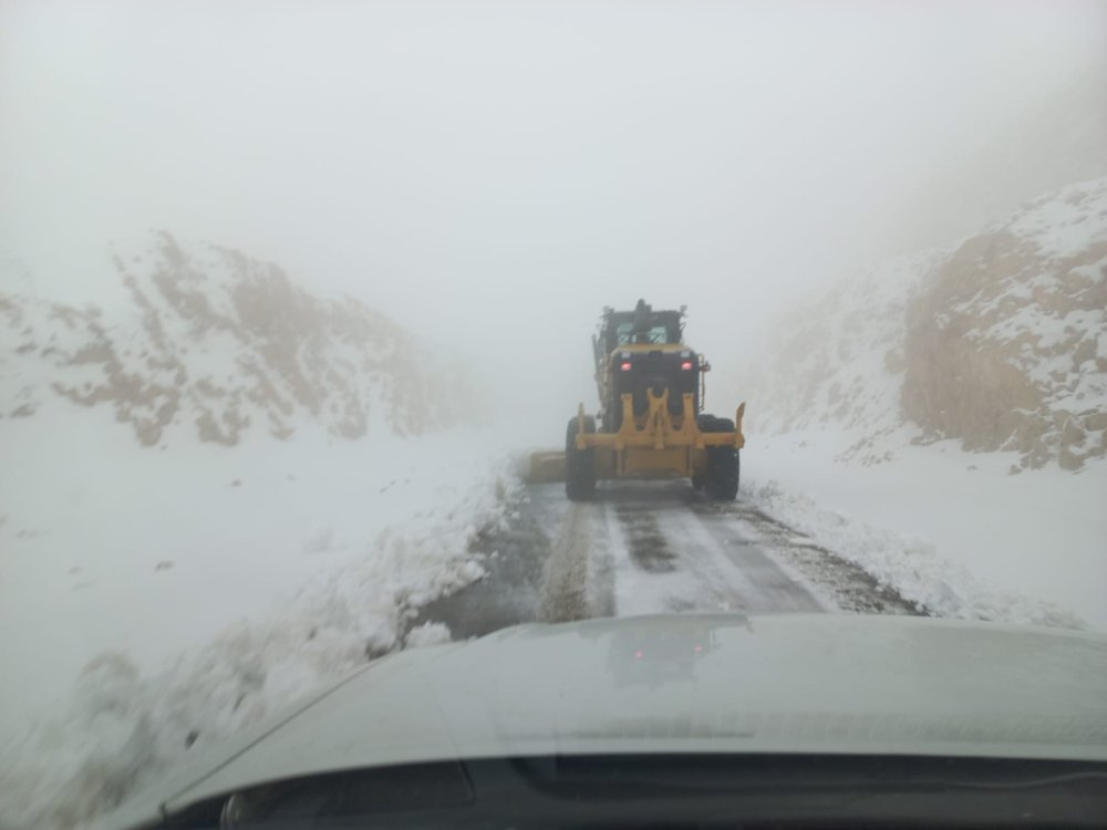 Siirt’te, kar nedeniyle yolu kapanan yollar açıldı