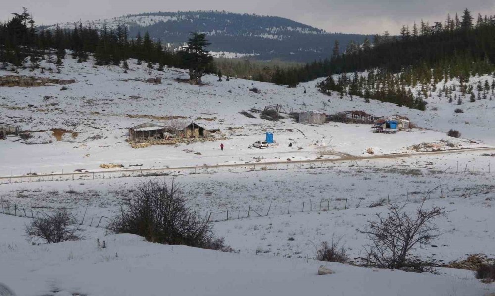 Toroslar'da kar güzelliğiyle büyüledi