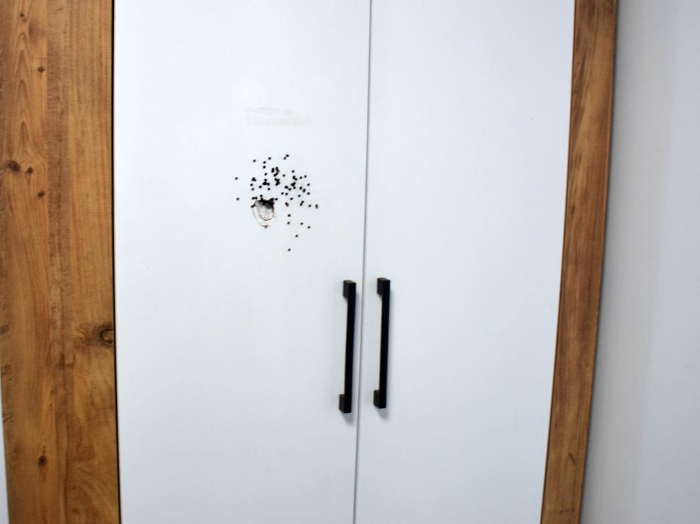 Antalya’da damadının eczanesine pompalı tüfekle ateş etti