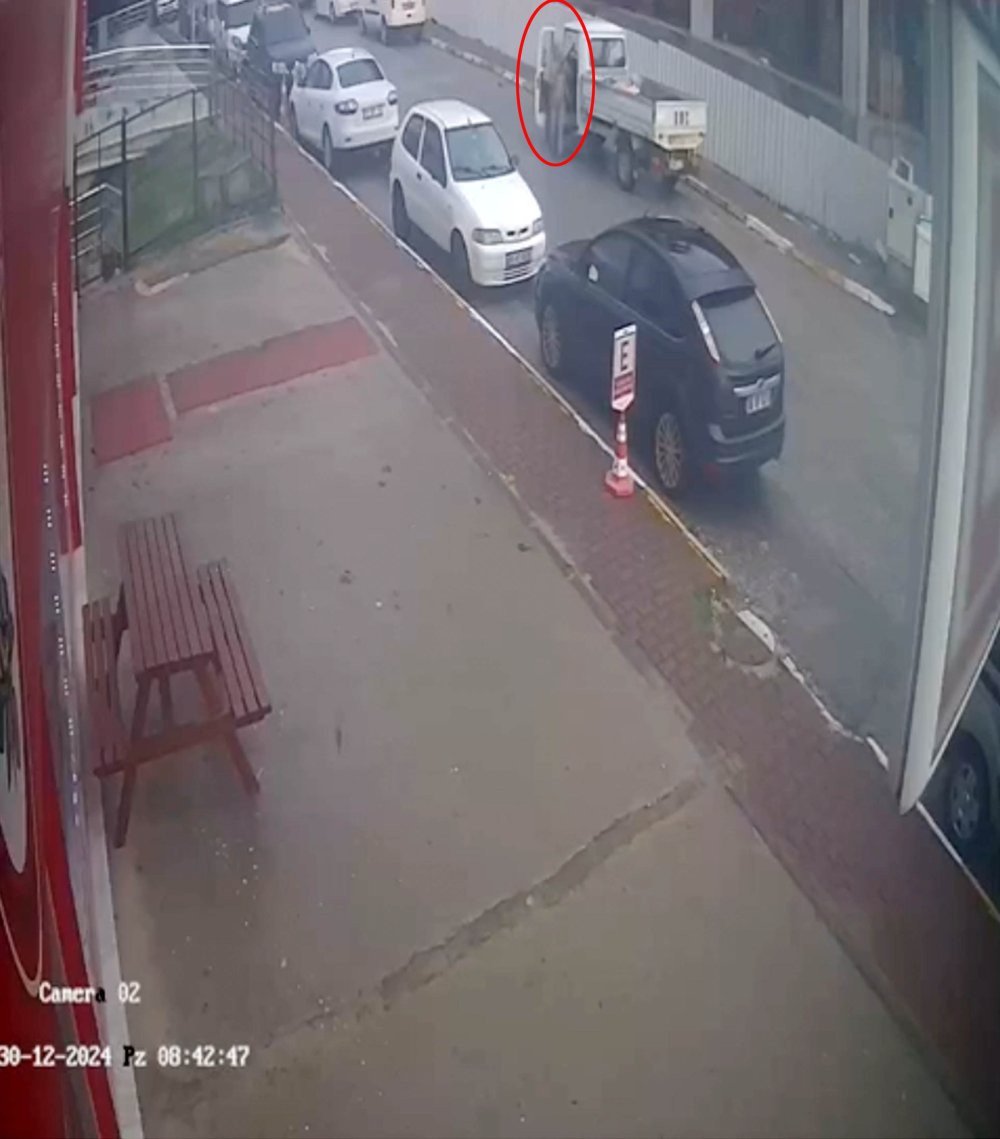 Antalya’da damadının eczanesine pompalı tüfekle ateş etti