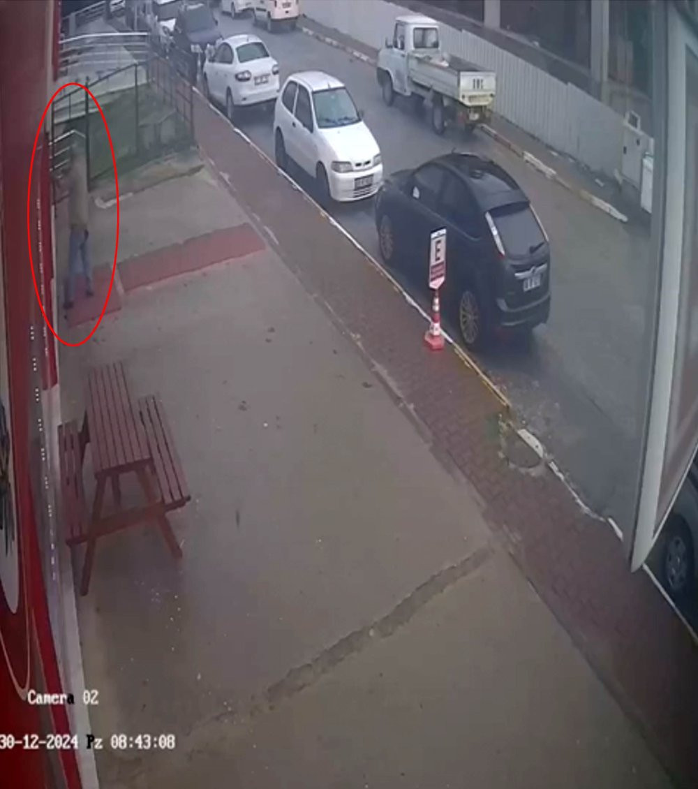 Antalya’da damadının eczanesine pompalı tüfekle ateş etti