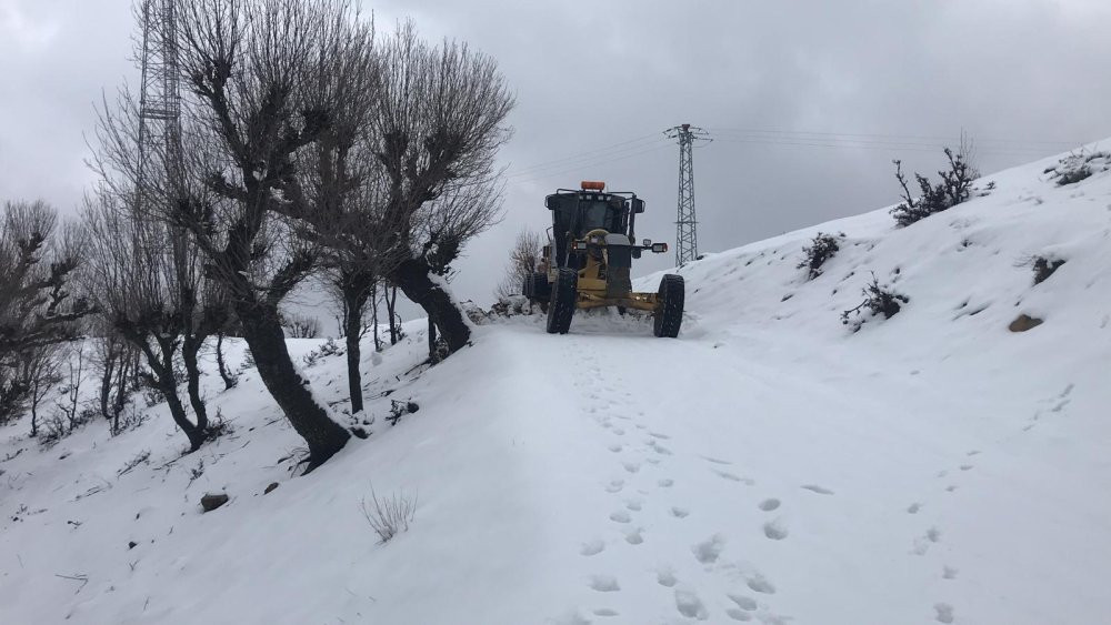 Diyarbakır'da ulaşıma kar engeli