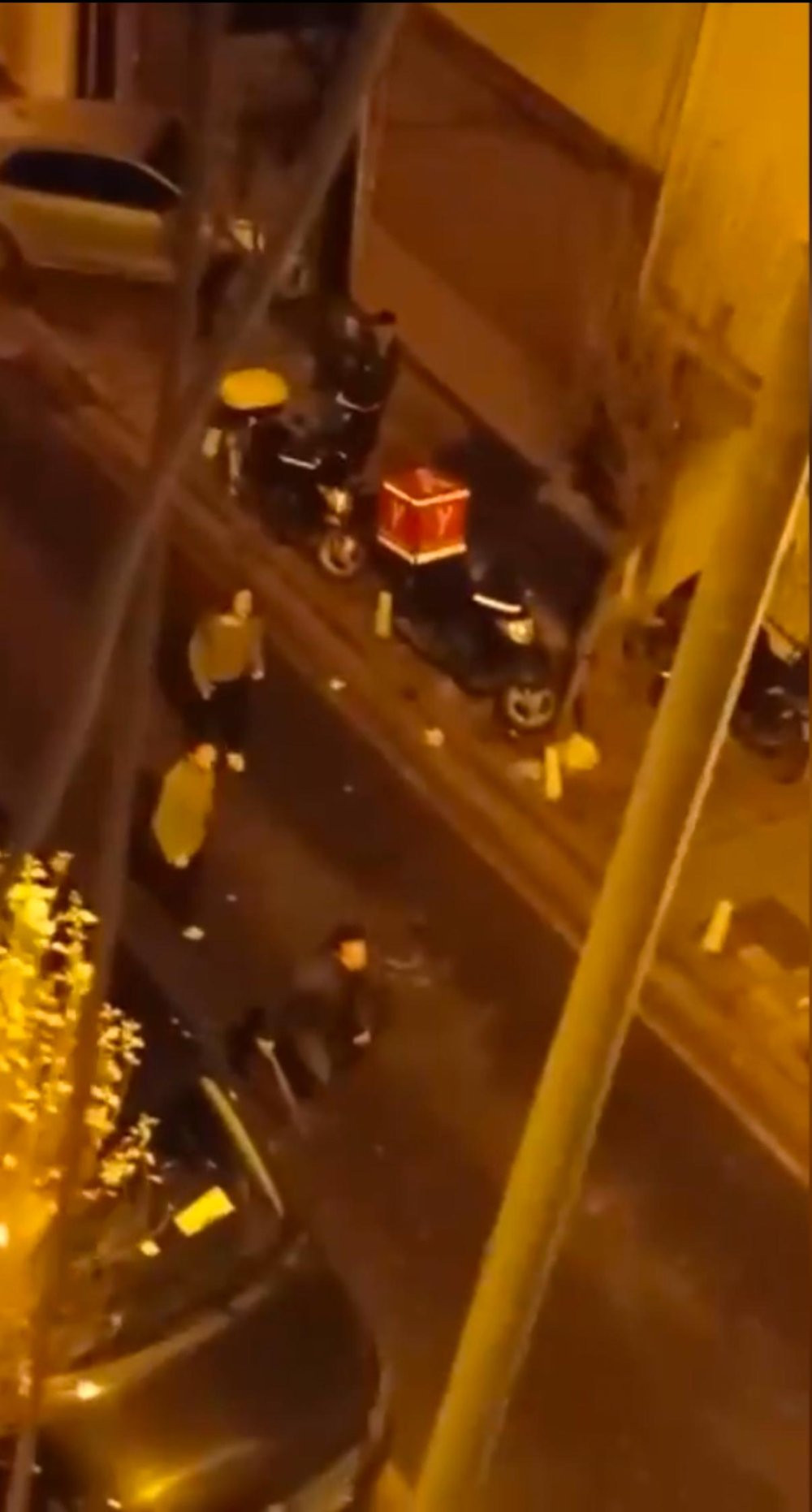 Kâğıthane’de dehşet! Darp edildi, aracın camlarını sopayla kırdı