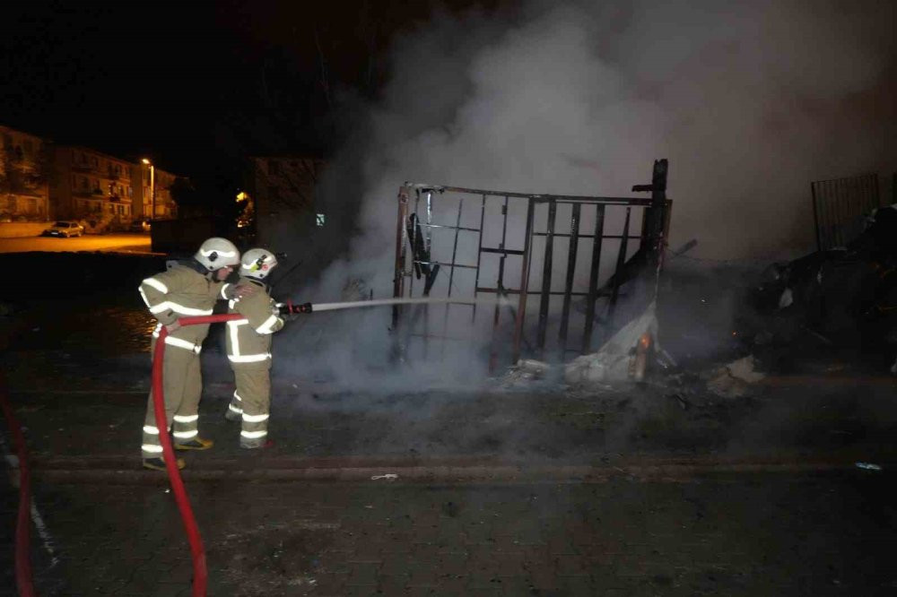 Alevlerin arasına daldılar güvercinleri kurtardılar