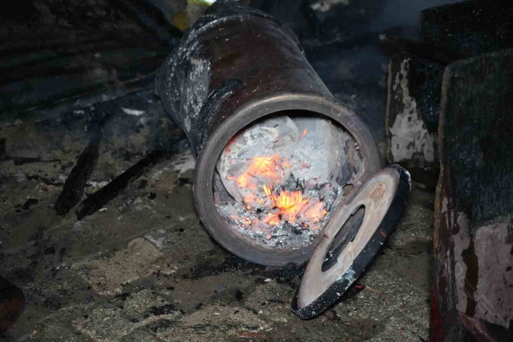 Alevlerin arasına daldılar güvercinleri kurtardılar