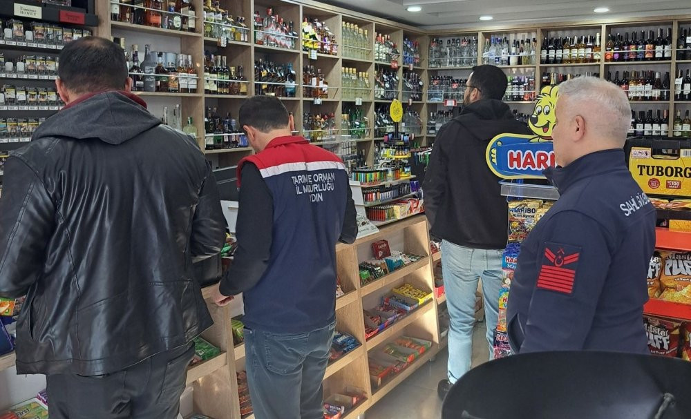 Yılbaşı tedbirleri kapsamında alkollü içki satışı denetlendi