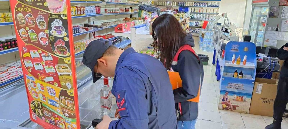 Yılbaşı tedbirleri kapsamında alkollü içki satışı denetlendi