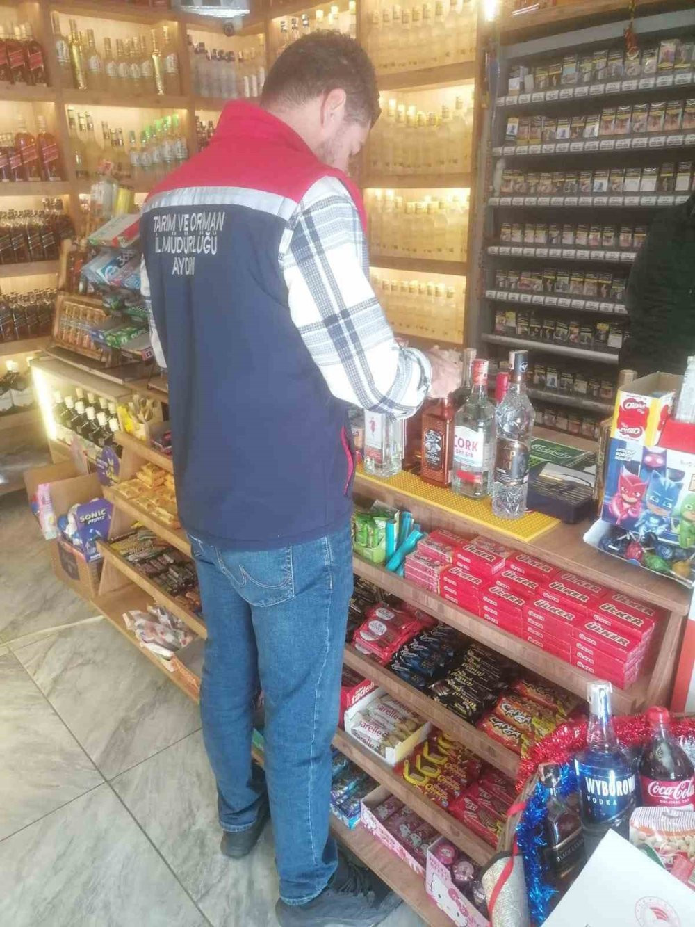 Yılbaşı tedbirleri kapsamında alkollü içki satışı denetlendi
