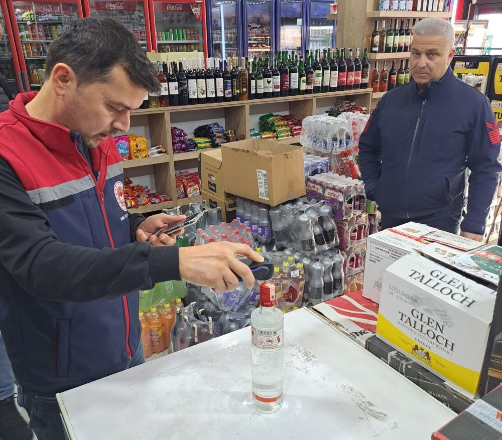 Yılbaşı tedbirleri kapsamında alkollü içki satışı denetlendi