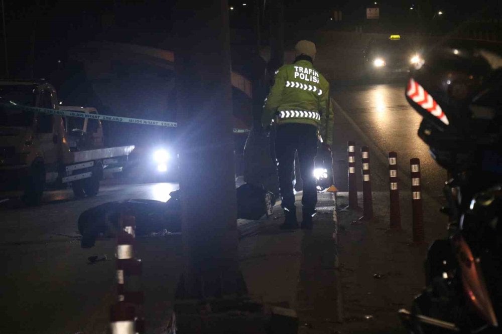 Denizli’de feci kaza: Motosiklet sürücüsü otobüsün altında kaldı