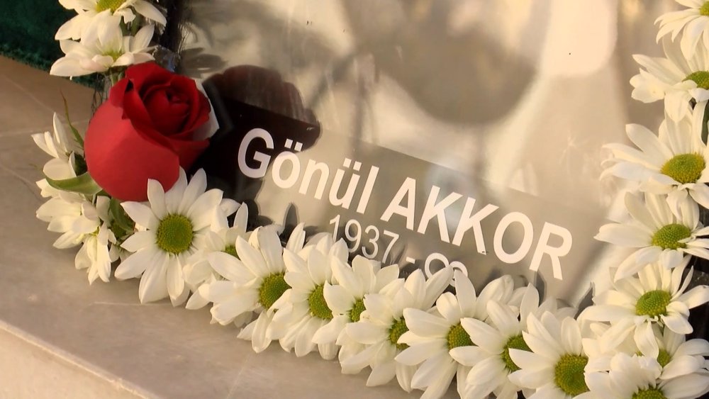 Gönül Akkor son yolculuğuna uğurlandı! Kardeşi Kamuran Akkor ayakta durmakta zorlandı