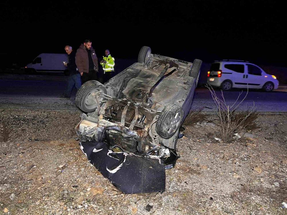 Gizli buzlanma kazaya neden oldu. Ters dönen araçta 1 kişi yaralandı