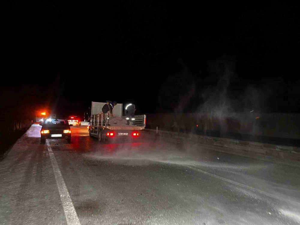 Gizli buzlanma kazaya neden oldu. Ters dönen araçta 1 kişi yaralandı