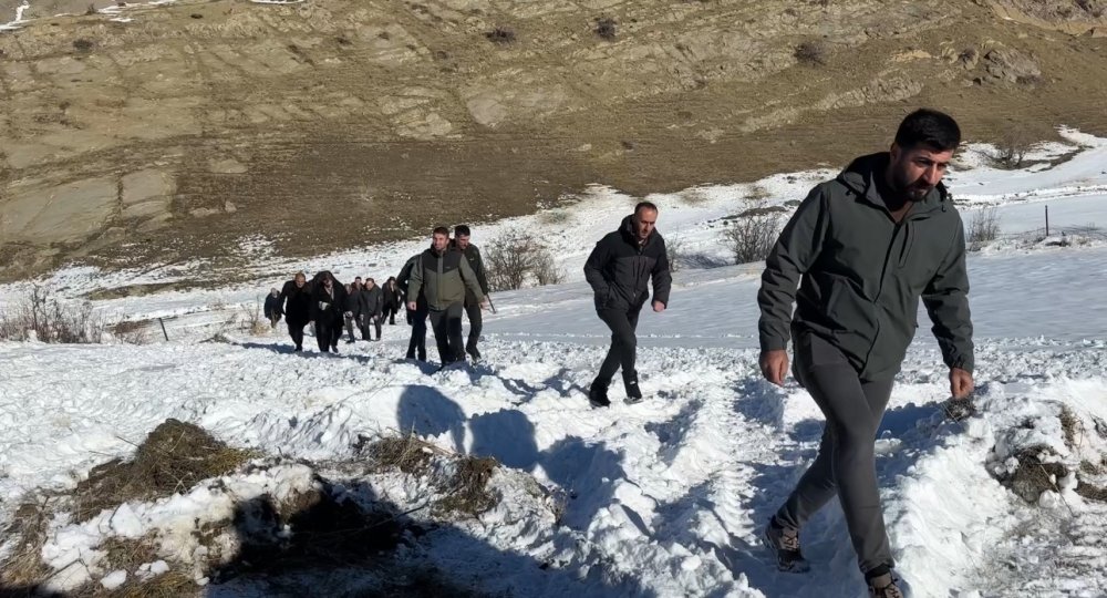 Hakkari'de hazada kaya parçasının isabet ettiği çocuk gözyaşları arasında toprağa verildi