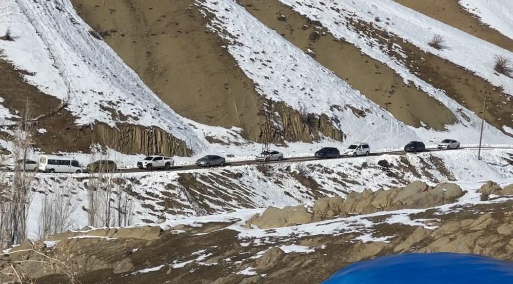 Hakkari'de hazada kaya parçasının isabet ettiği çocuk gözyaşları arasında toprağa verildi