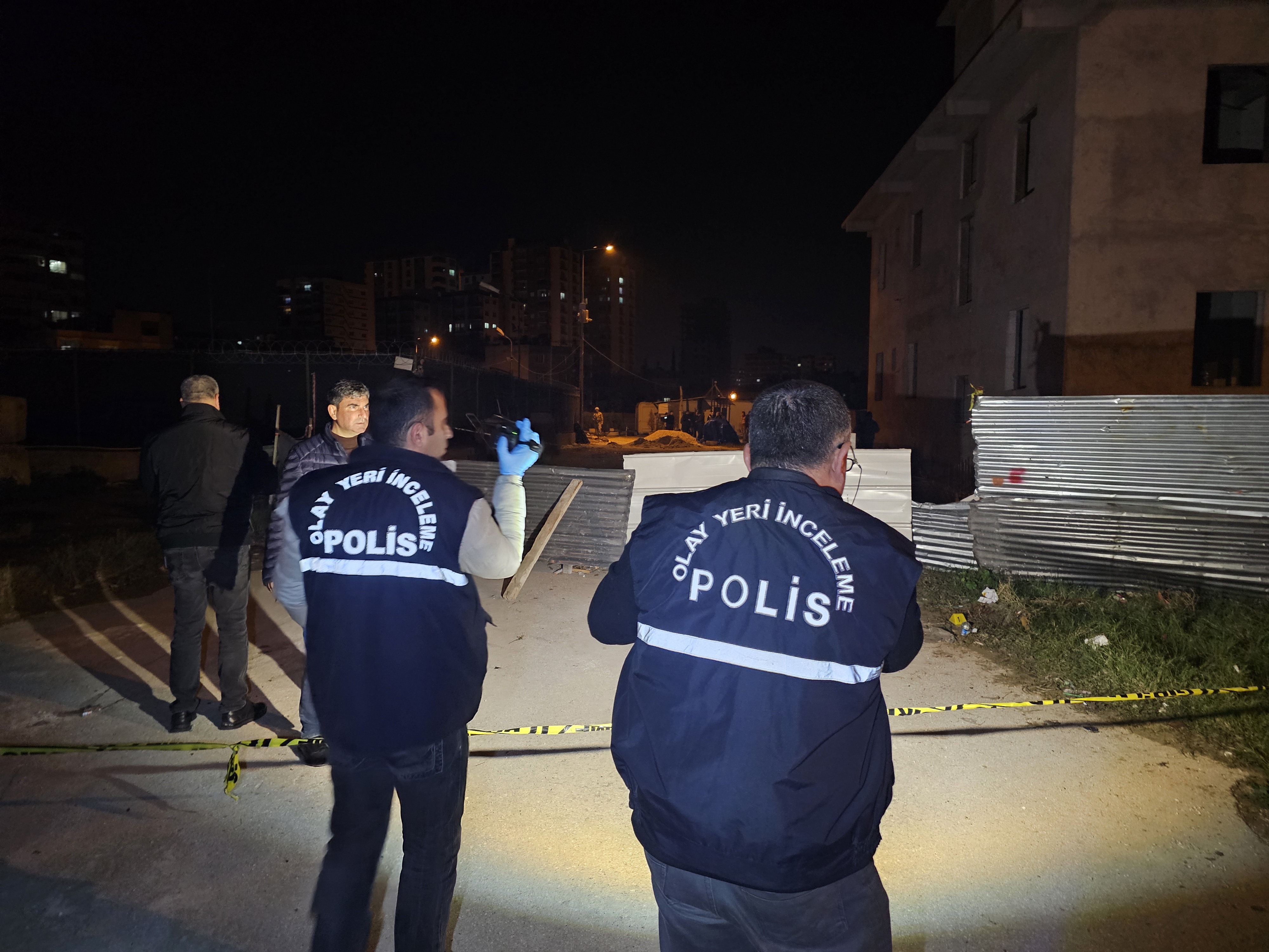 polis-merkezi-insaatina-molotof-kokteyli-497262-147150.jpg