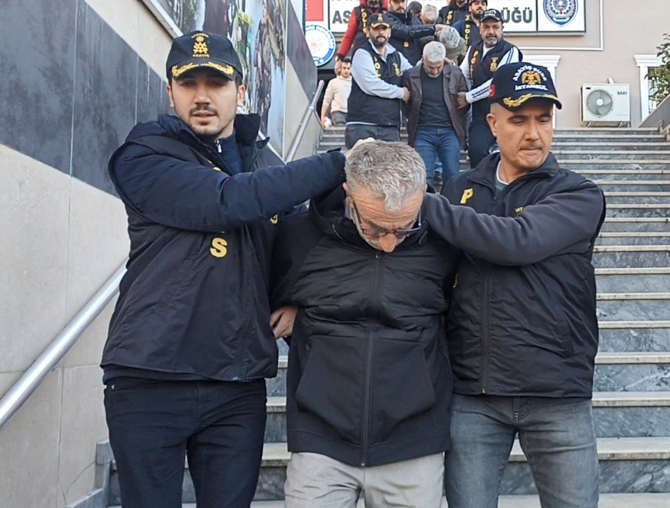 İstanbul - Küçükçekmece'de 20 yıl önce kaybolan Nezaket Uyur'un öldürüldüğü ortaya çıktı: 5 gözaltı